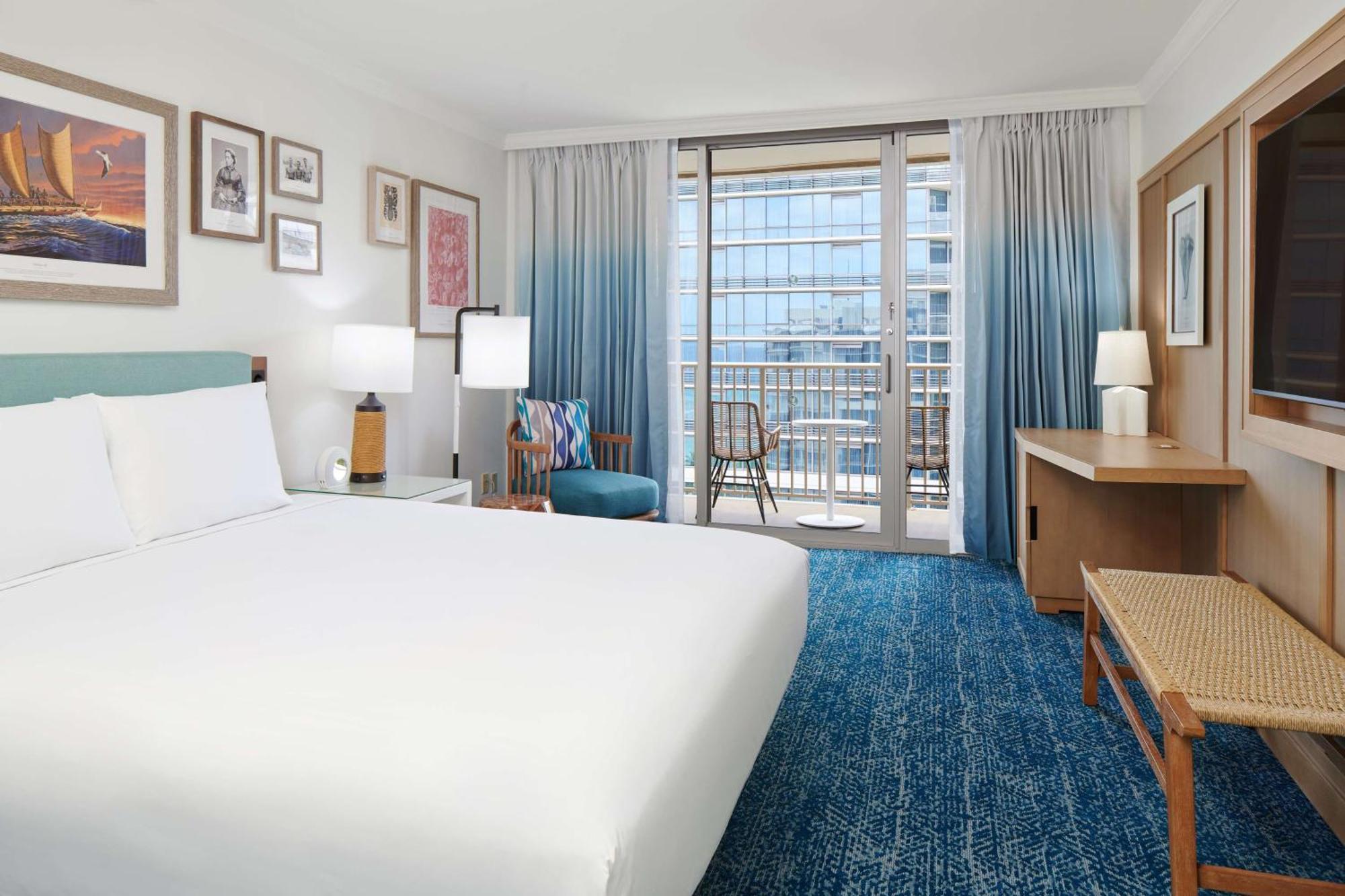 Quarto com Cama King-size e Vista do Resort